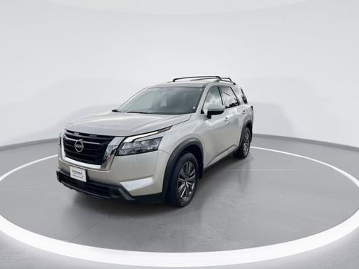 Brilliant Silver Metallic 2024 Nissan Pathfinder SV