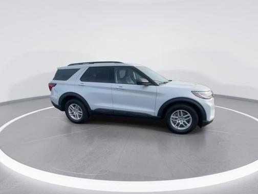 Space White Metallic 2026 Ford Explorer Active