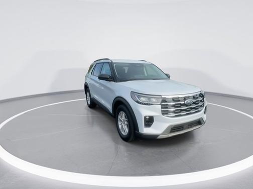 Space White Metallic 2026 Ford Explorer Active