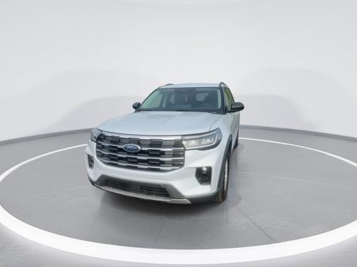 Space White Metallic 2026 Ford Explorer Active