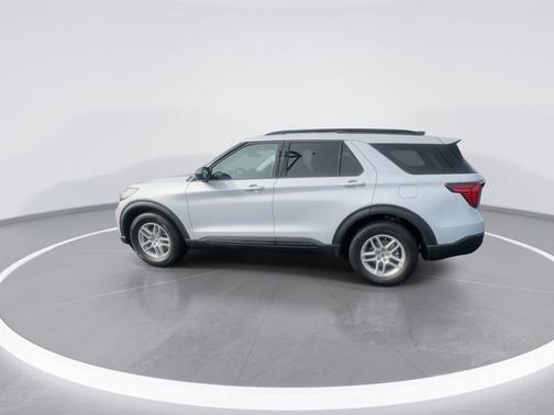 Space White Metallic 2026 Ford Explorer Active