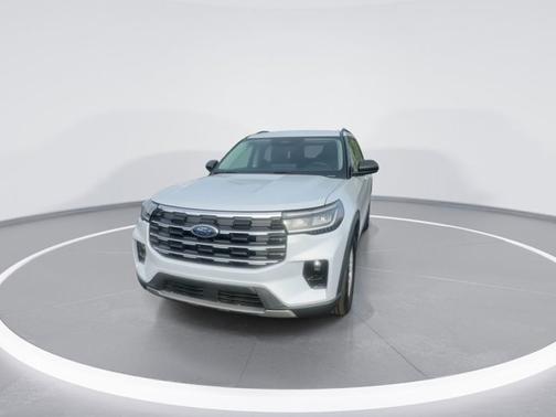 Space White Metallic 2026 Ford Explorer Active