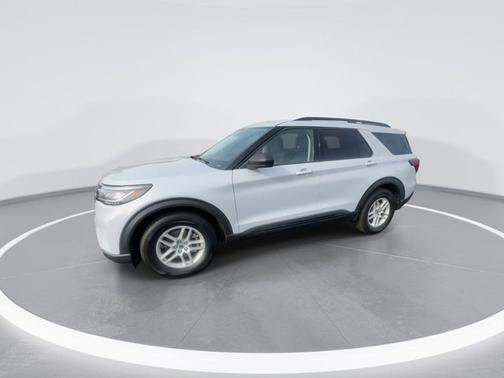 Space White Metallic 2026 Ford Explorer Active
