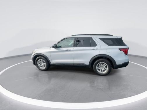 Space White Metallic 2026 Ford Explorer Active