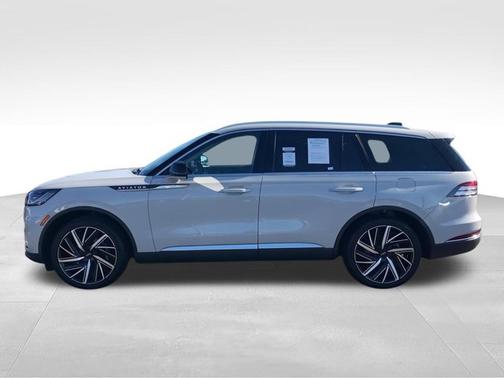 Pearl Metallic 2025 Lincoln Aviator Reserve