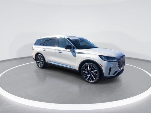 Pearl Metallic 2025 Lincoln Aviator Reserve
