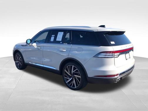 Pearl Metallic 2025 Lincoln Aviator Reserve