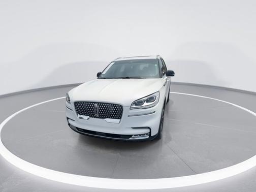 Pristine White Metallic Tri-Coat 2024 Lincoln Aviator Reserve