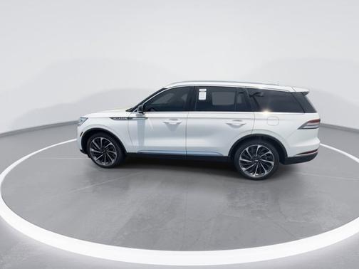 Pristine White Metallic Tri-Coat 2024 Lincoln Aviator Reserve