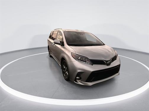 2020 Toyota Sienna SE