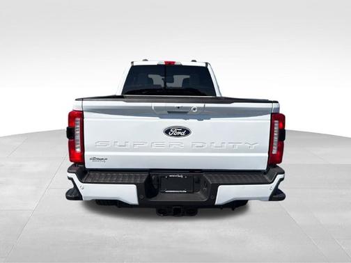Oxford White 2027 Ford F-250 XLT