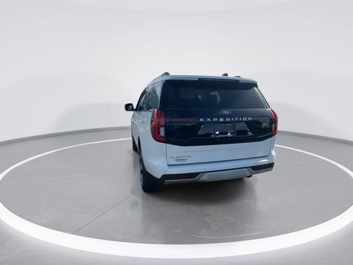 Star White Metallic Tri-Coat 2026 Ford Expedition Platinum