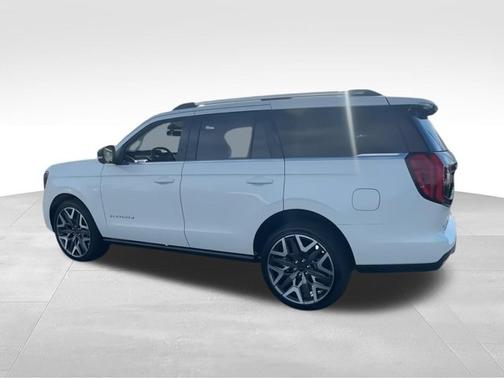 Star White Metallic Tri-Coat 2026 Ford Expedition Platinum
