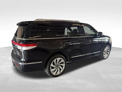 Black Metallic 2024 Lincoln Navigator Premiere