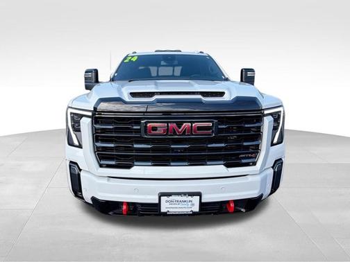 Summit White 2024 GMC Sierra 2500 AT4