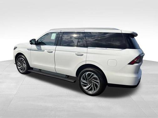 Pristine White Metallic Tri-Coat 2027 Lincoln Navigator Reserve