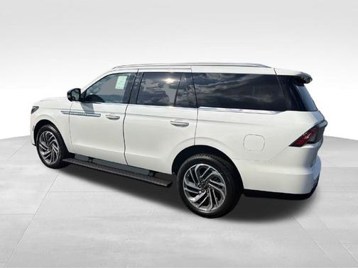 Pristine White Metallic Tri-Coat 2027 Lincoln Navigator Reserve