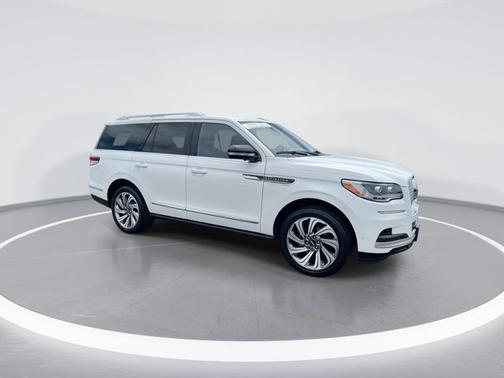 White Metallic 2022 Lincoln Navigator Reserve