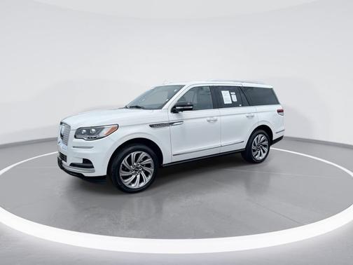 White Metallic 2022 Lincoln Navigator Reserve