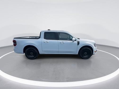 Space White Metallic 2026 Ford Maverick Lobo Standard