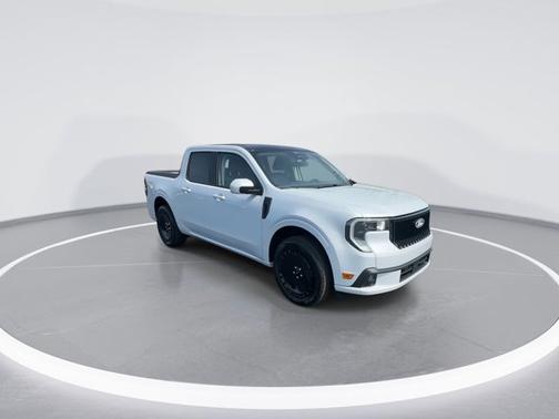 Space White Metallic 2026 Ford Maverick Lobo Standard