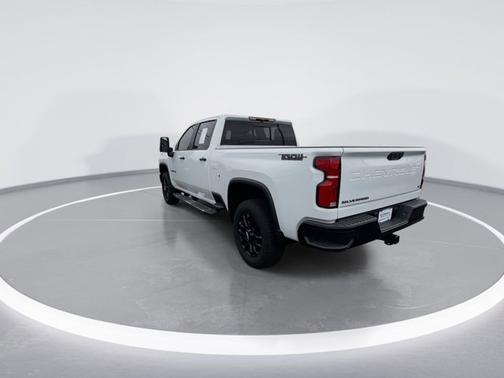 Summit White 2026 Chevrolet Silverado 2500 LT