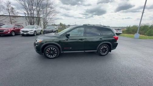 2020 Nissan Pathfinder SV