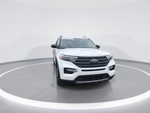 White Metallic 2023 Ford Explorer XLT