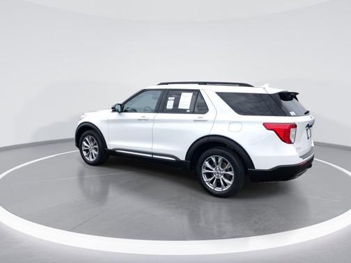 White Metallic 2023 Ford Explorer XLT
