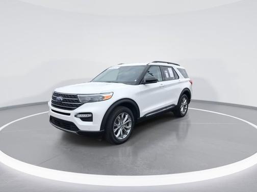 White Metallic 2023 Ford Explorer XLT