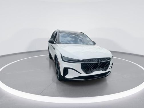 White Platinum Clearcoat Metallic 2026 Lincoln Nautilus Reserve