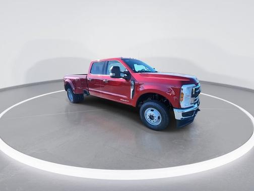 Ruby Red Metallic Tinted Clearcoat 2026 Ford F-350 XLT