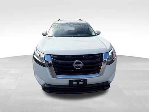 Pearl White Tricoat 2022 Nissan Pathfinder SV