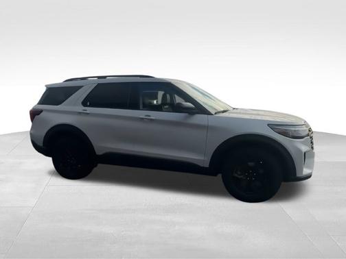 Star White Metallic Tri-Coat 2026 Ford Explorer Tremor
