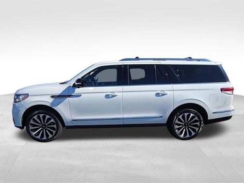 White Metallic 2024 Lincoln Navigator L Reserve