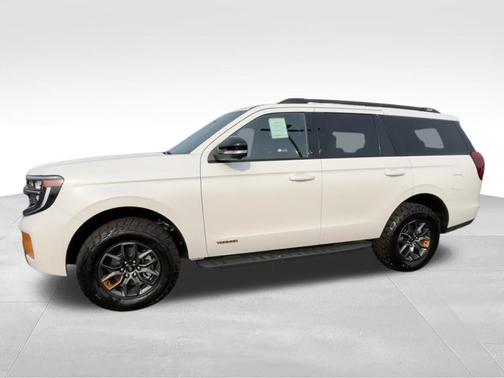 Star White Metallic Tri-Coat 2026 Ford Expedition Tremor