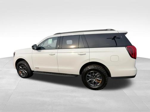 Star White Metallic Tri-Coat 2026 Ford Expedition Tremor