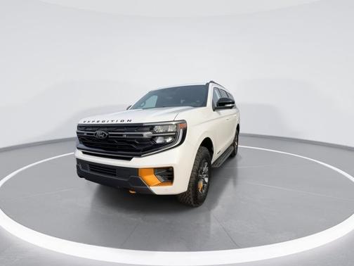 Star White Metallic Tri-Coat 2026 Ford Expedition Tremor