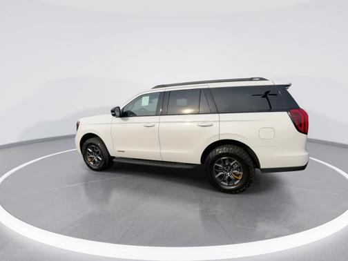 Star White Metallic Tri-Coat 2026 Ford Expedition Tremor