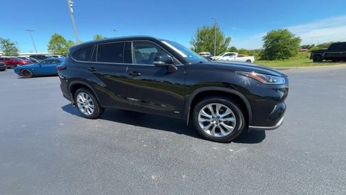 Midnight Black Metallic 2025 Toyota Highlander Hybrid Limited