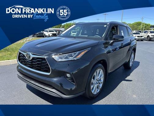 Midnight Black Metallic 2025 Toyota Highlander Hybrid Limited