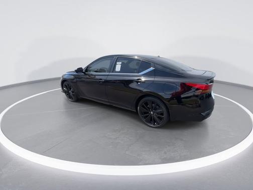Super Black 2022 Nissan Altima 2.5 SR