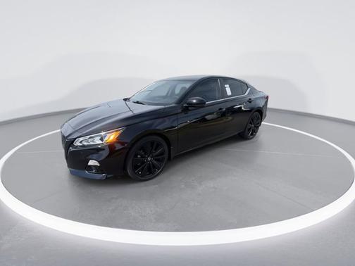 Super Black 2022 Nissan Altima 2.5 SR