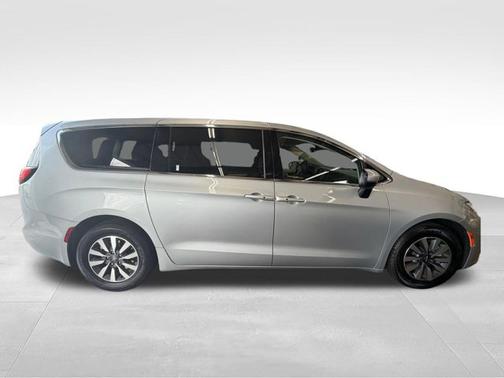 Silver Mist Clearcoat 2023 Chrysler Pacifica Hybrid Touring L