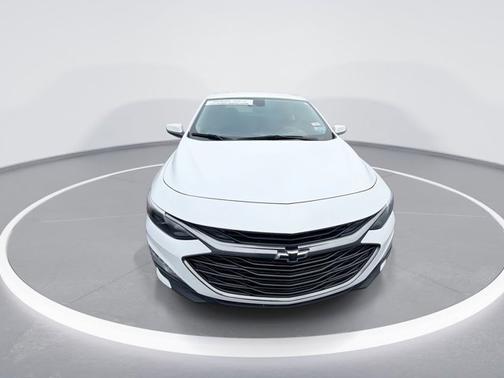 White 2024 Chevrolet Malibu 1LT