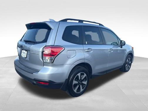 Ice Silver Metallic 2018 Subaru Forester 2.5i Premium