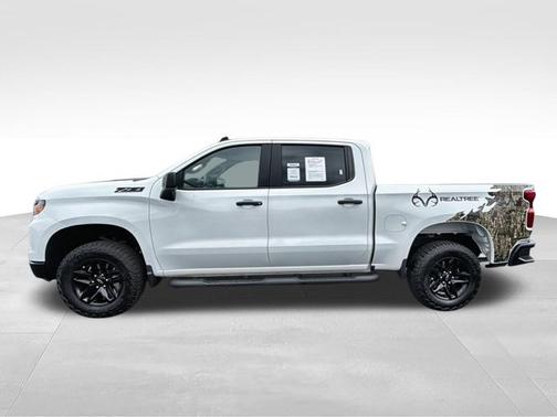 Summit White 2025 Chevrolet Silverado 1500 Custom Trail Boss