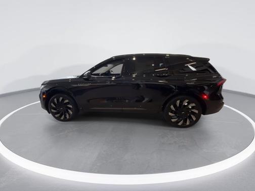 Infinite Black Metallic Clearcoat 2026 Lincoln Nautilus Reserve