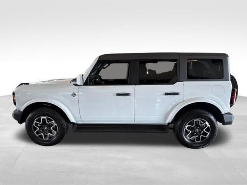 Oxford White 2026 Ford Bronco Outer Banks