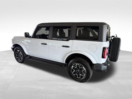 Oxford White 2026 Ford Bronco Outer Banks